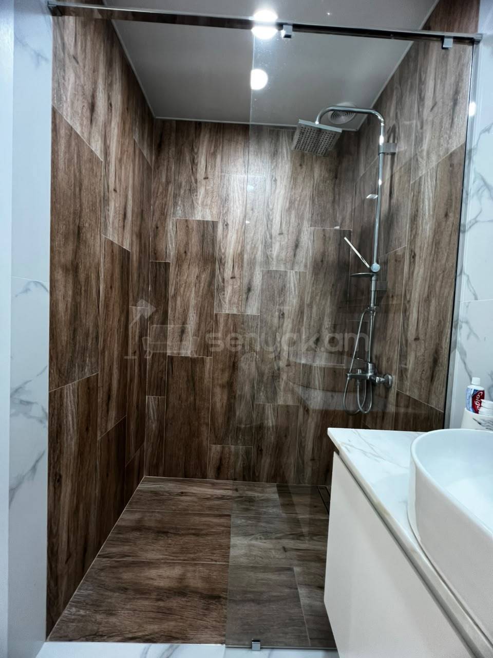 3 Սենյականոց Բնակարան Քարե Շենքում, 108քմ, 5/5 հարկ, Դիզայներական Վերանորոգված