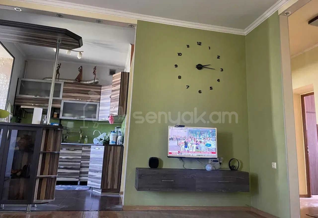 3 Սենյականոց Բնակարան Քարե Շենքում, 70քմ, 5/5 հարկ, Կապիտալ Վերանորոգված, Կահավորված