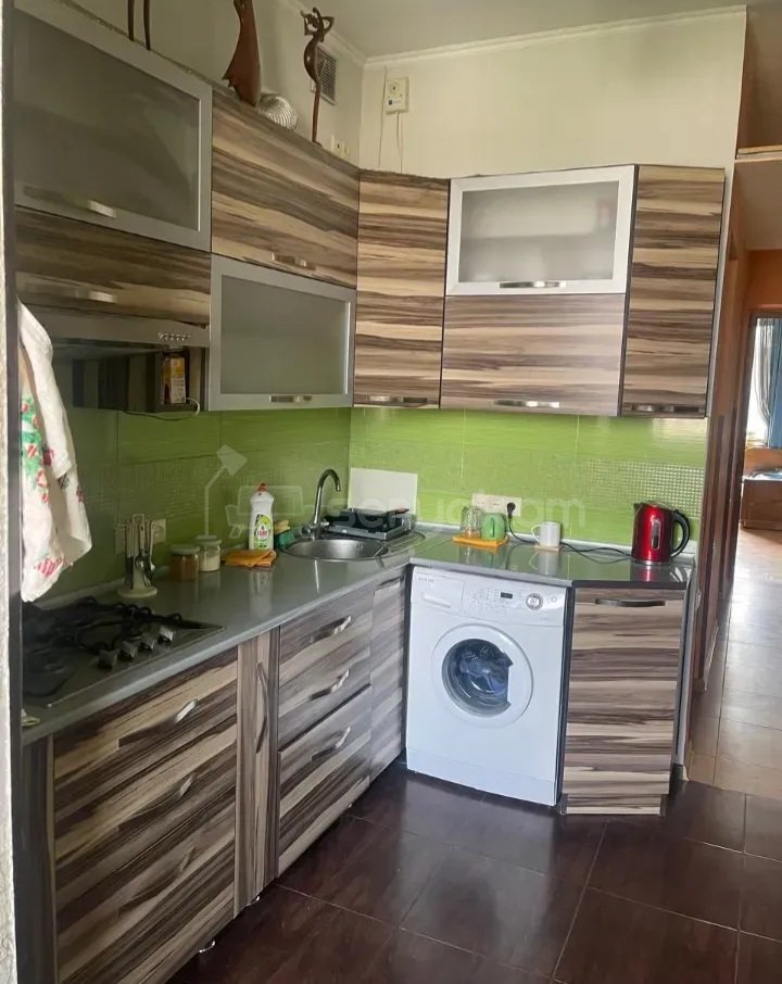 3 Սենյականոց Բնակարան Քարե Շենքում, 70քմ, 5/5 հարկ, Կապիտալ Վերանորոգված, Կահավորված
