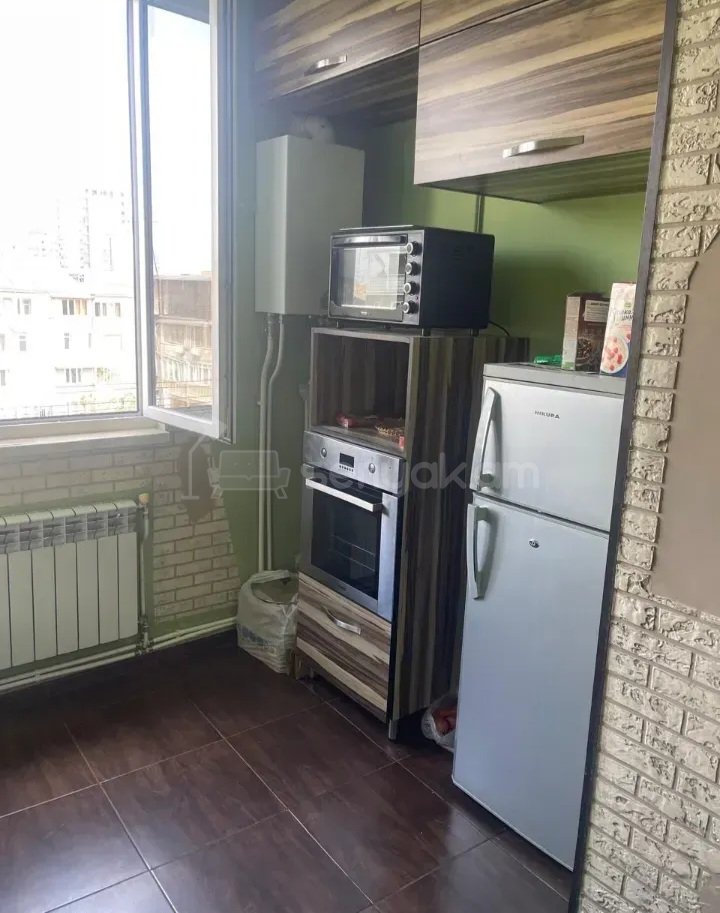 3 Սենյականոց Բնակարան Քարե Շենքում, 70քմ, 5/5 հարկ, Կապիտալ Վերանորոգված, Կահավորված