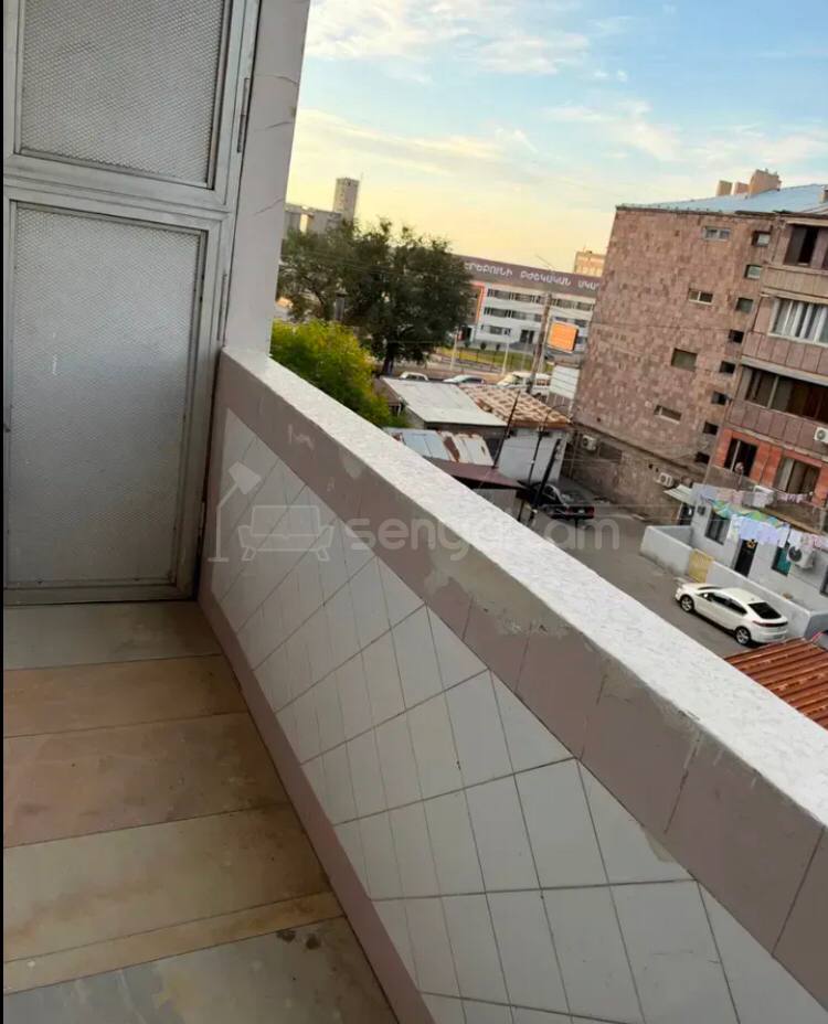 3 Սենյականոց Բնակարան Քարե Շենքում, 90քմ, 4/5 հարկ, Կոսմետիկ Վերանորոգված, Կահավորված