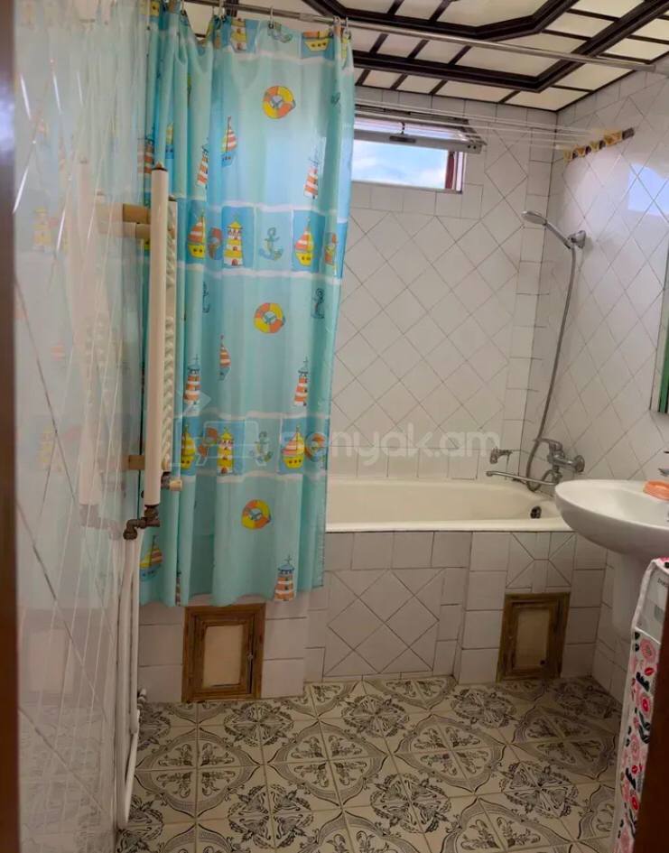 3 Սենյականոց Բնակարան Քարե Շենքում, 90քմ, 4/5 հարկ, Կոսմետիկ Վերանորոգված, Կահավորված