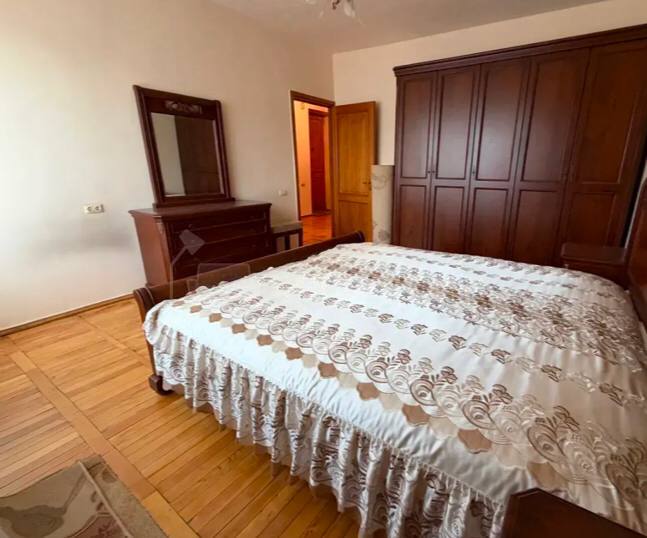 3 Սենյականոց Բնակարան Քարե Շենքում, 90քմ, 4/5 հարկ, Կոսմետիկ Վերանորոգված, Կահավորված