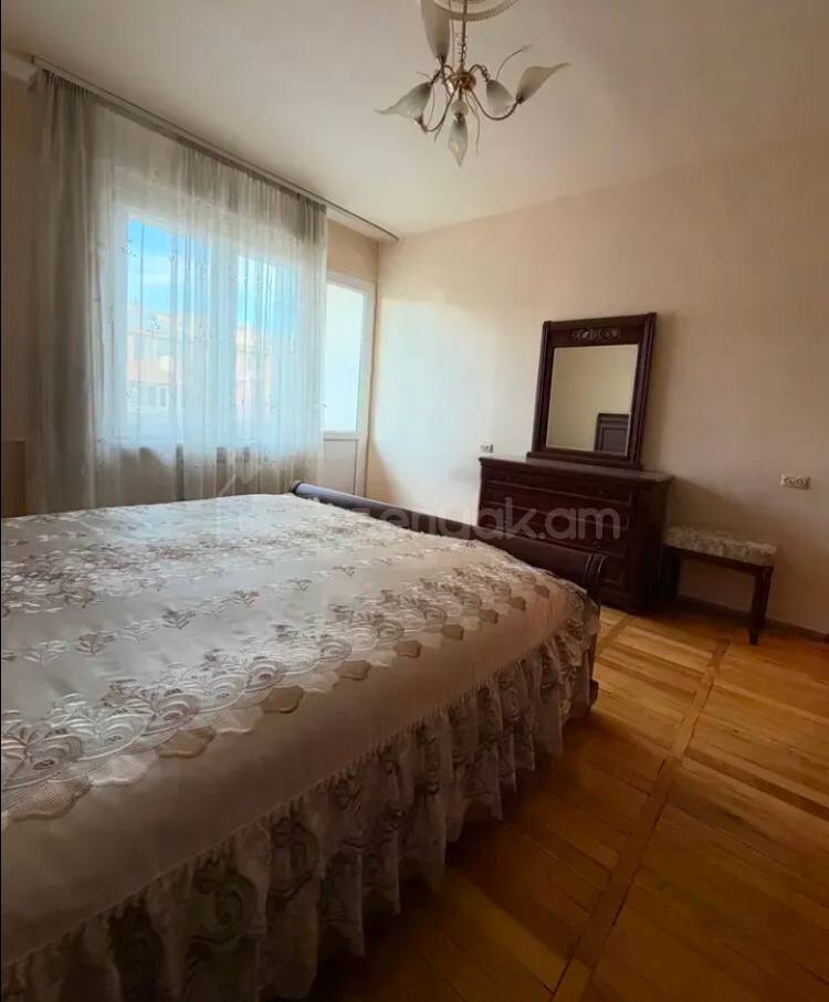 3 Սենյականոց Բնակարան Քարե Շենքում, 90քմ, 4/5 հարկ, Կոսմետիկ Վերանորոգված, Կահավորված