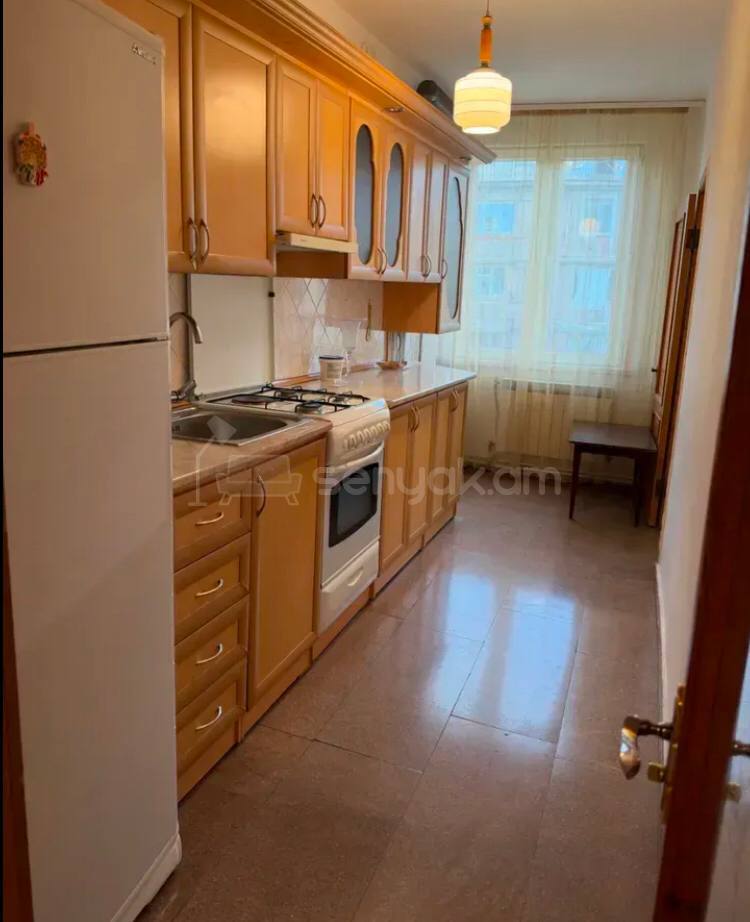3 Սենյականոց Բնակարան Քարե Շենքում, 90քմ, 4/5 հարկ, Կոսմետիկ Վերանորոգված, Կահավորված