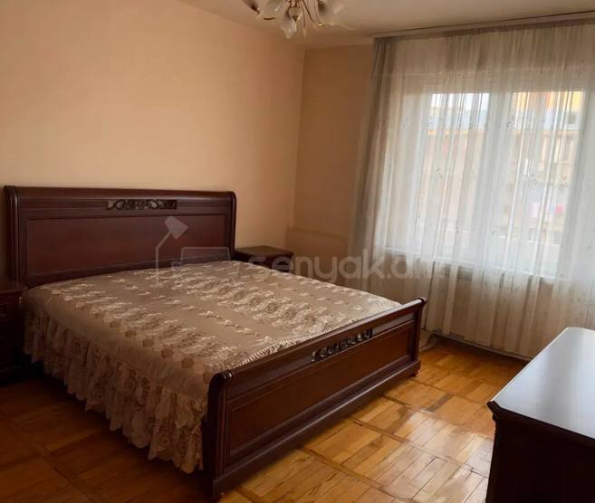 3 Սենյականոց Բնակարան Քարե Շենքում, 90քմ, 4/5 հարկ, Կոսմետիկ Վերանորոգված, Կահավորված