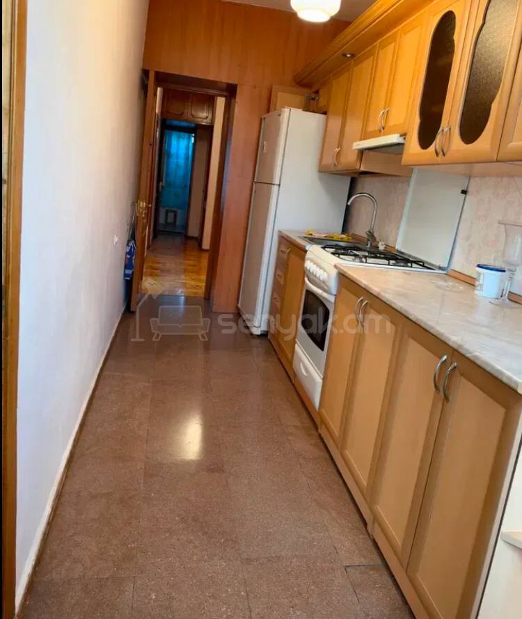 3 Սենյականոց Բնակարան Քարե Շենքում, 90քմ, 4/5 հարկ, Կոսմետիկ Վերանորոգված, Կահավորված