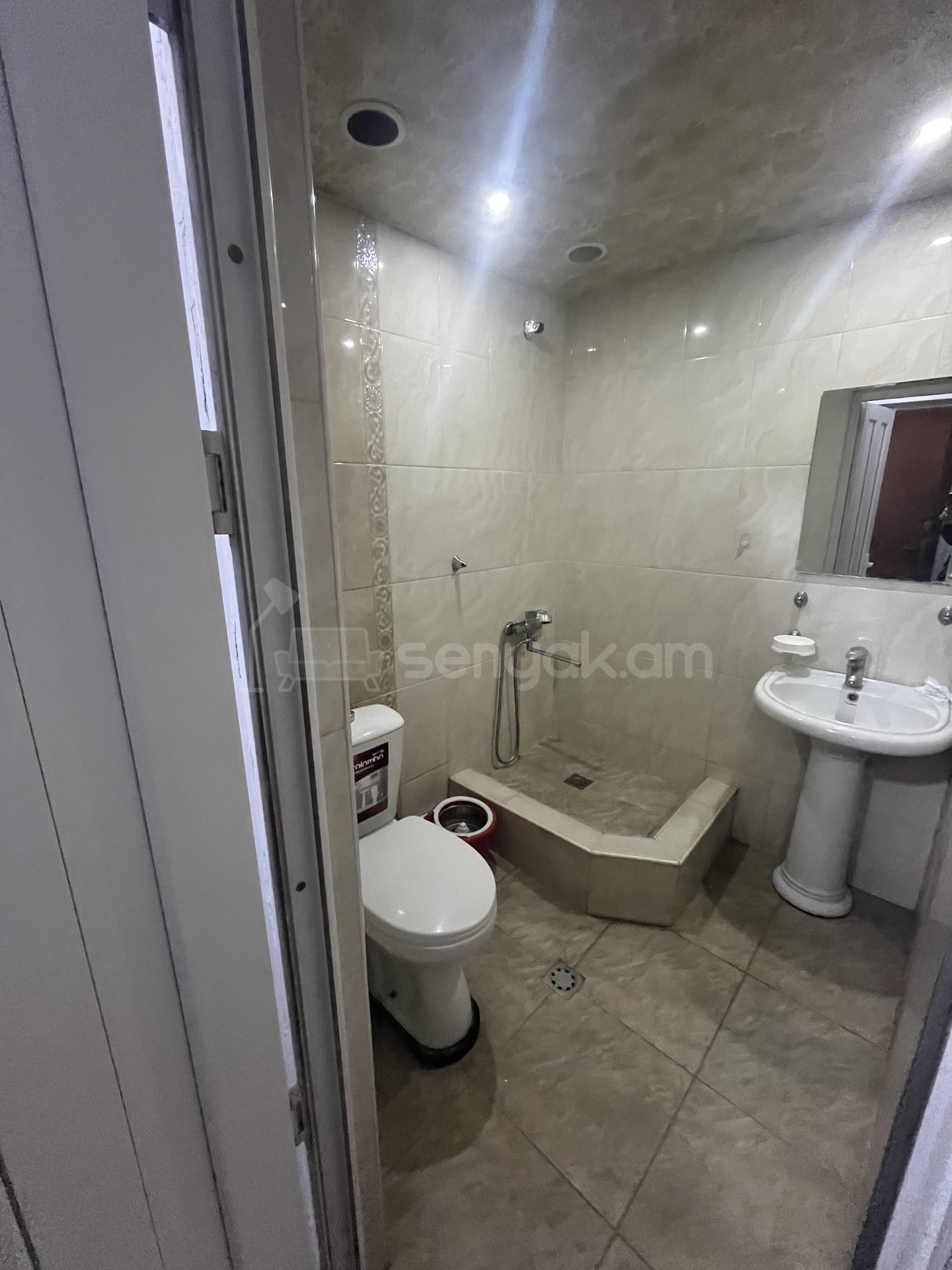 1 Սենյականոց Բնակարան, 45քմ, 4/5 հարկ, Դիզայներական Վերանորոգված