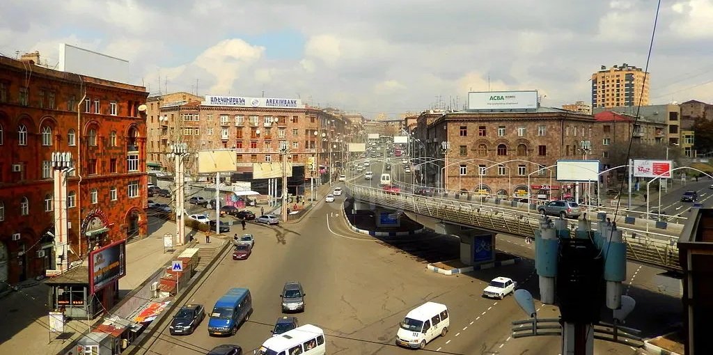 2 Սենյականոց Բնակարան Քարե Շենքում, 70քմ, 2/5 հարկ, Կապիտալ Վերանորոգված, Կահավորված