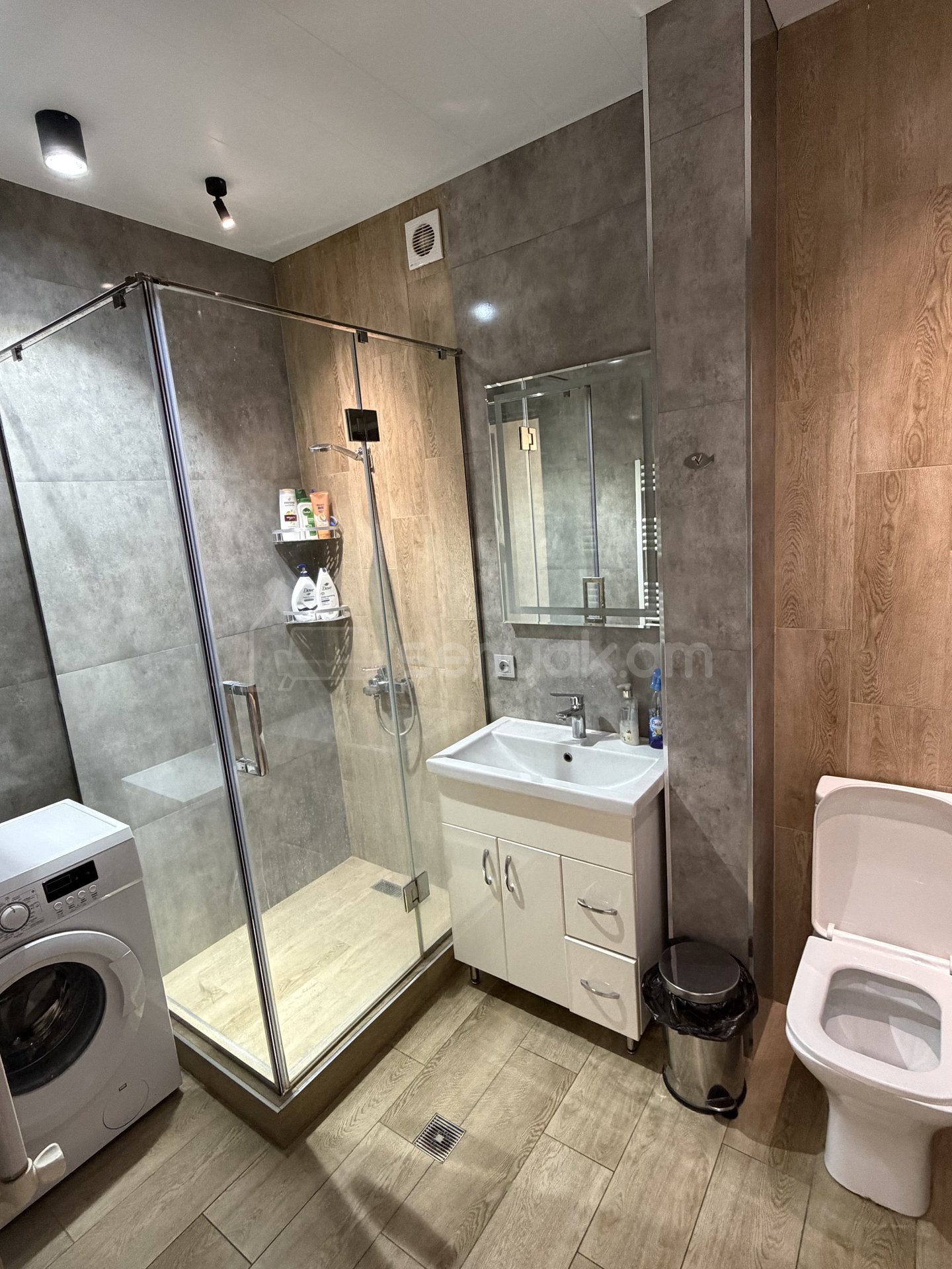 2 Սենյականոց Բնակարան Քարե Շենքում, 69քմ, 1/4 հարկ, Կապիտալ Վերանորոգված, Կահավորված