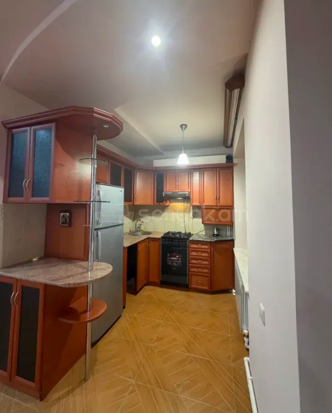 3 Սենյականոց Բնակարան Քարե Շենքում, 100քմ, 2/5 հարկ, Կապիտալ Վերանորոգված, Կահավորված