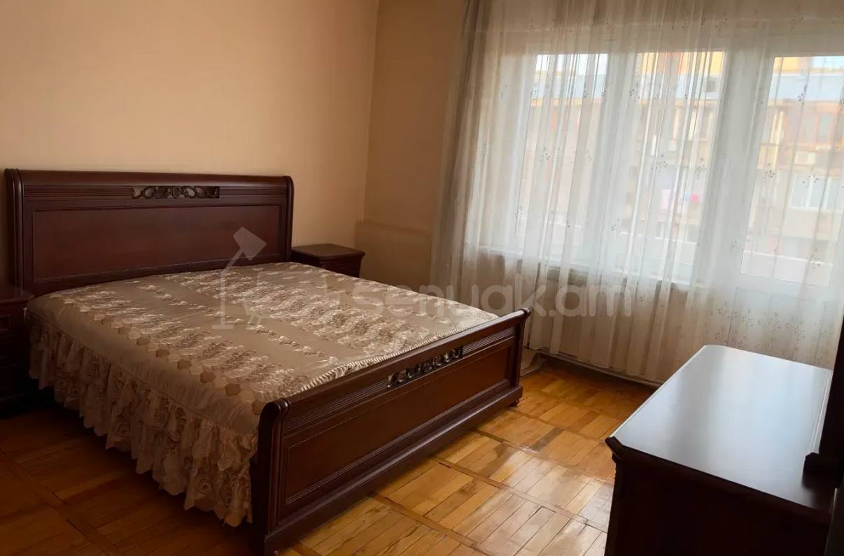 3 Սենյականոց Բնակարան Քարե Շենքում, 90քմ, 4/5 հարկ, Կապիտալ Վերանորոգված, Կահավորված, Արևկող