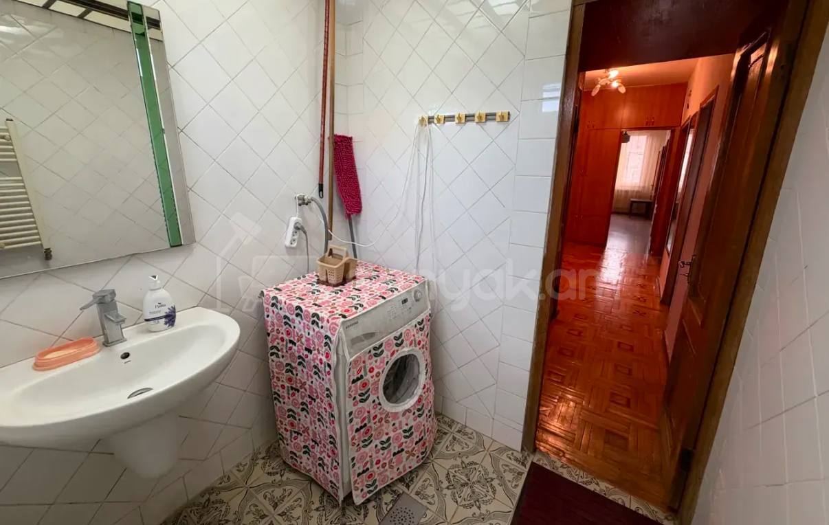 3 Սենյականոց Բնակարան Քարե Շենքում, 90քմ, 4/5 հարկ, Կապիտալ Վերանորոգված, Կահավորված, Արևկող