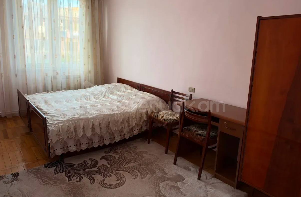 3 Սենյականոց Բնակարան Քարե Շենքում, 90քմ, 4/5 հարկ, Կապիտալ Վերանորոգված, Կահավորված, Արևկող