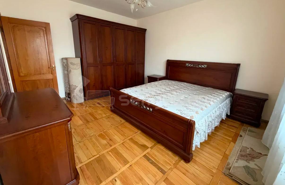 3 Սենյականոց Բնակարան Քարե Շենքում, 90քմ, 4/5 հարկ, Կապիտալ Վերանորոգված, Կահավորված, Արևկող