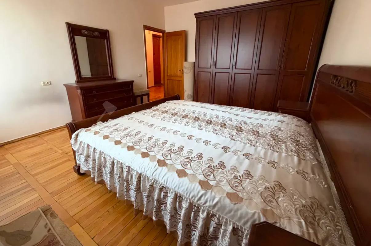3 Սենյականոց Բնակարան Քարե Շենքում, 90քմ, 4/5 հարկ, Կապիտալ Վերանորոգված, Կահավորված, Արևկող