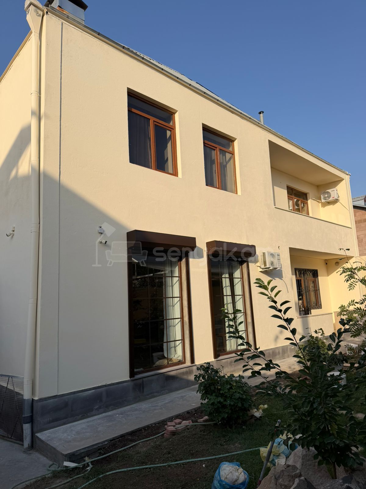8 Սենյականոց Շքեղ Առանձնատուն, 418քմ, Լողավազանով, Ավտոտնակով