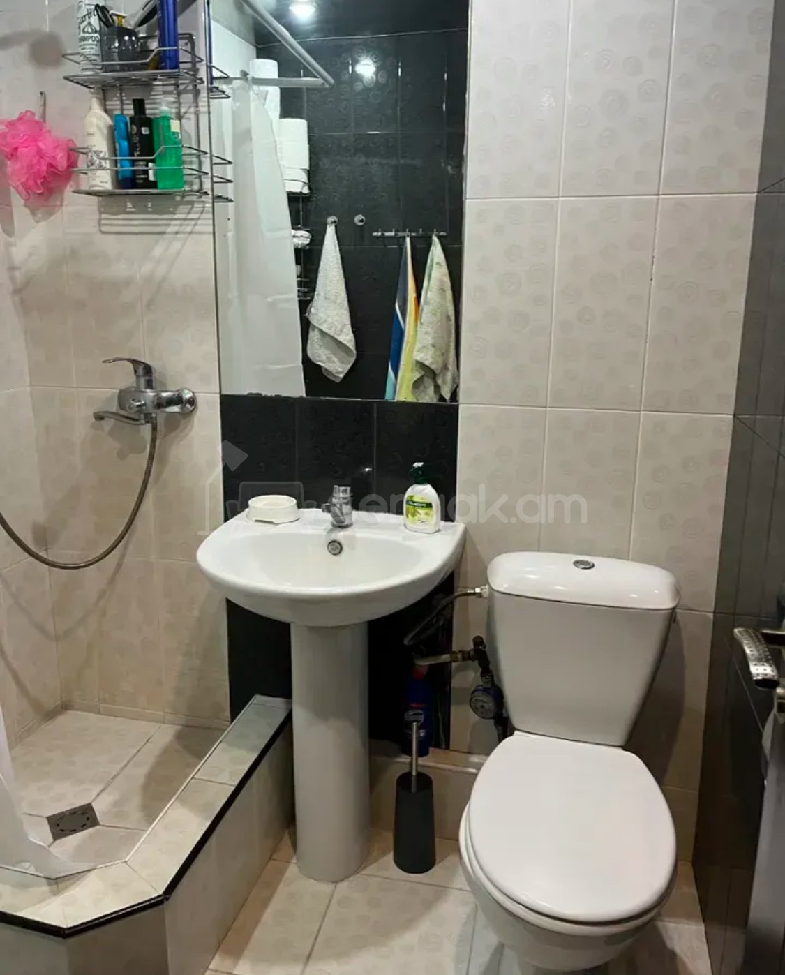 3 Սենյականոց Բնակարան Քարե Շենքում, 55քմ, 5/5 հարկ, Նորմալ Վիճակում