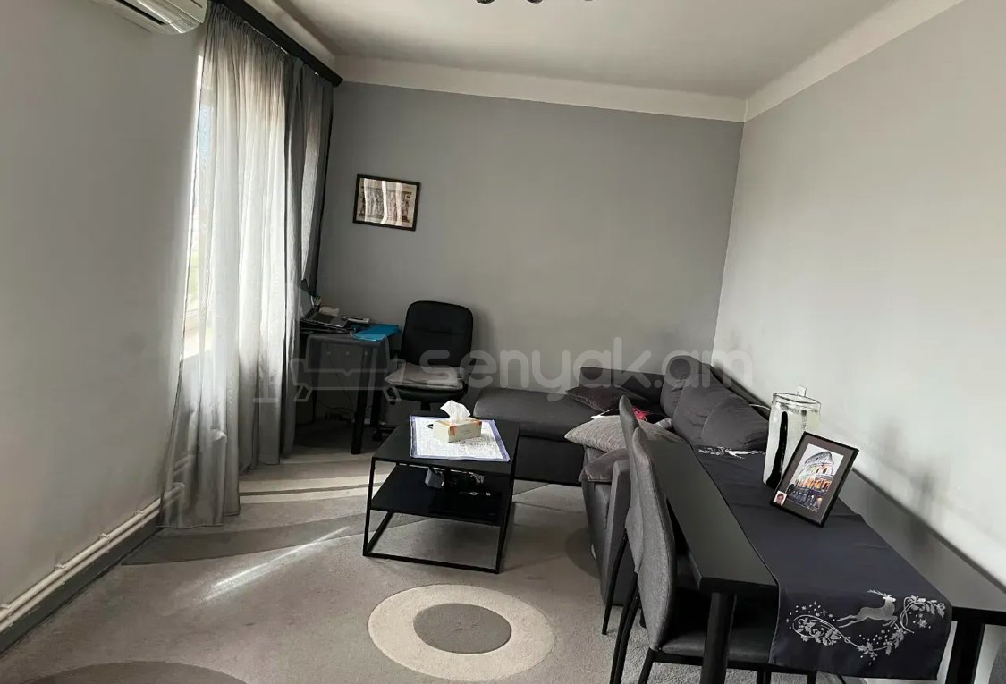 3 Սենյականոց Բնակարան Քարե Շենքում, 55քմ, 5/5 հարկ, Նորմալ Վիճակում