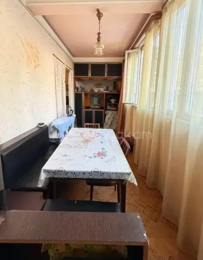 3 Սենյականոց Բնակարան Քարե Շենքում, 95քմ, 1/5 հարկ, Պետական Վիճակում