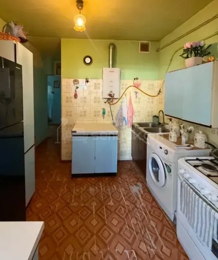 3 Սենյականոց Բնակարան Քարե Շենքում, 94քմ, 1/5 հարկ, Պետական Վիճակում