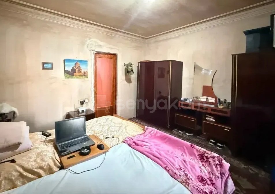 3 Սենյականոց Բնակարան Քարե Շենքում, 94քմ, 1/5 հարկ, Պետական Վիճակում