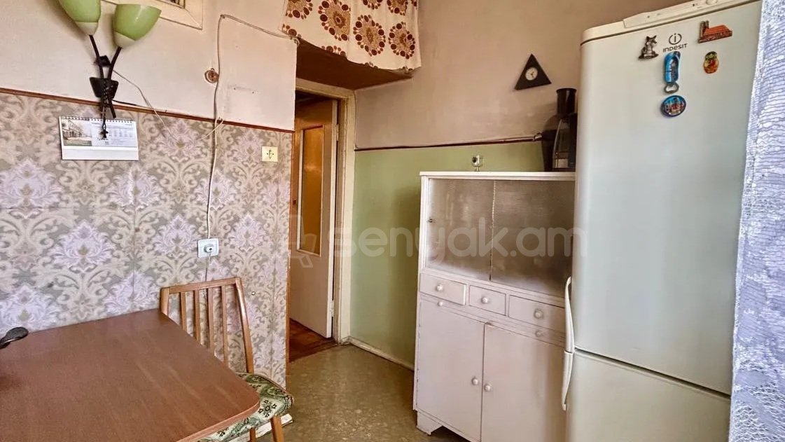 3 Սենյականոց Բնակարան Քարե Շենքում, 87քմ, 5/5 հարկ, Նորմալ Վիճակում