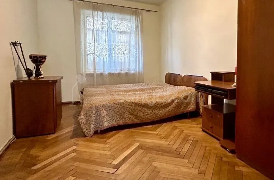 3 Սենյականոց Բնակարան Քարե Շենքում, 87քմ, 5/5 հարկ, Նորմալ Վիճակում