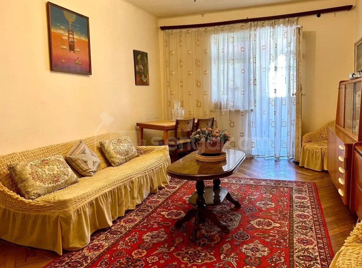 3 Սենյականոց Բնակարան Քարե Շենքում, 87քմ, 5/5 հարկ, Նորմալ Վիճակում