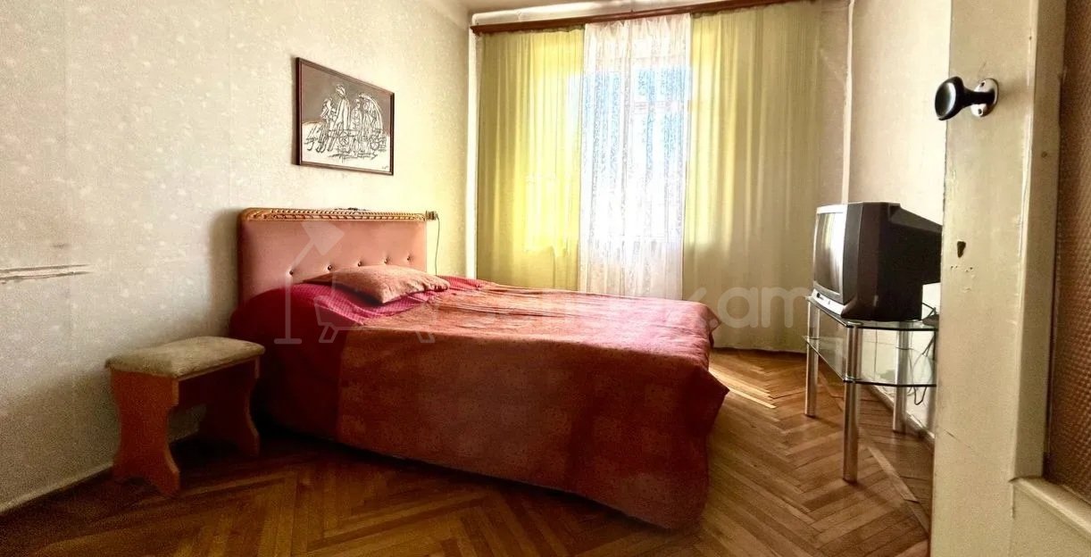 3 Սենյականոց Բնակարան Քարե Շենքում, 87քմ, 5/5 հարկ, Նորմալ Վիճակում