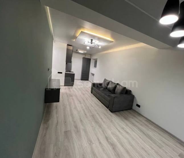 2 Սենյականոց Բնակարան Քարե Շենքում, 48քմ, 5/5 հարկ, Կապիտալ Վերանորոգված