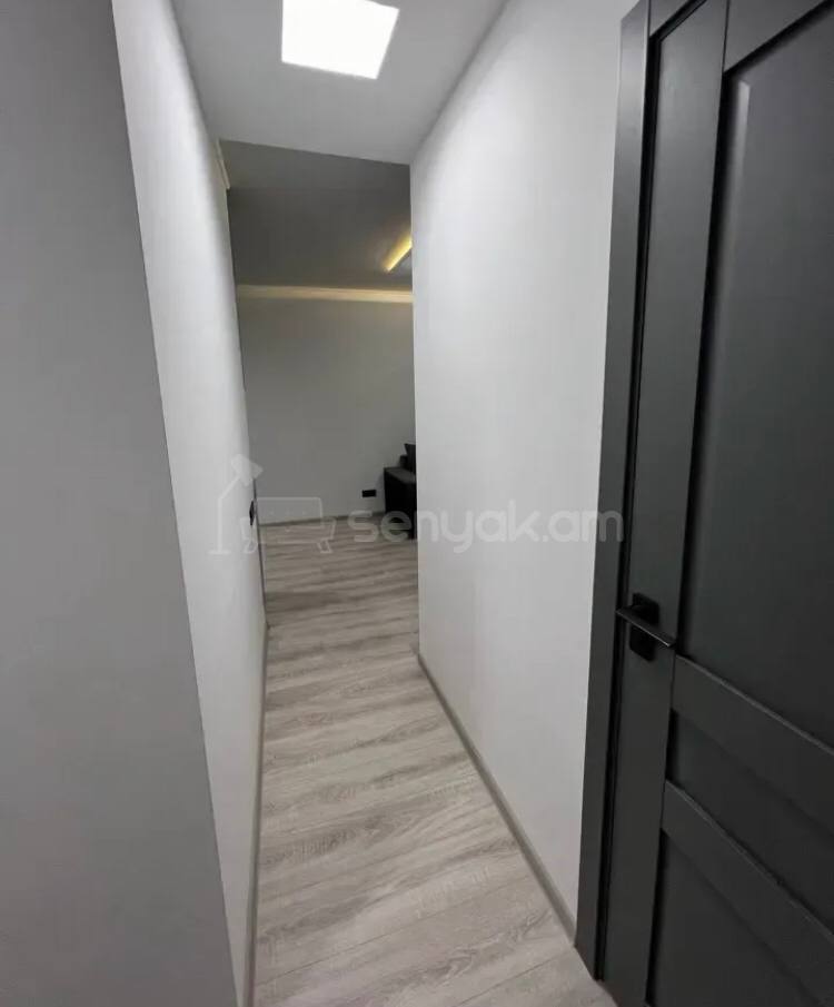 2 Սենյականոց Բնակարան Քարե Շենքում, 48քմ, 5/5 հարկ, Կապիտալ Վերանորոգված
