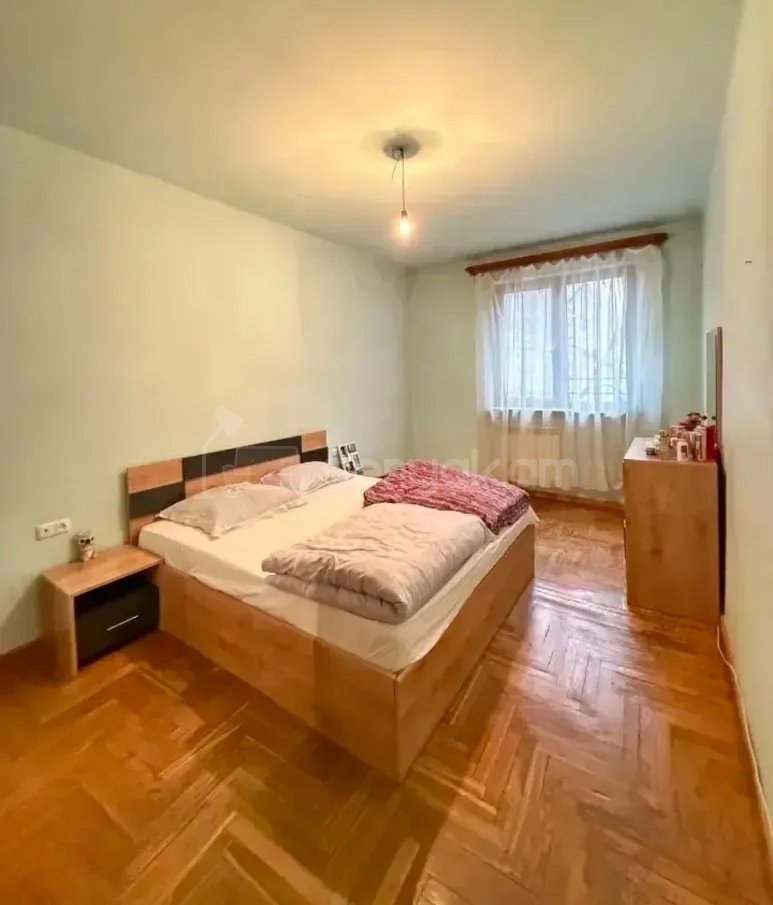 4 Սենյականոց Բնակարան Քարե Շենքում, 92քմ, 1/7 հարկ, Նորմալ Վիճակում