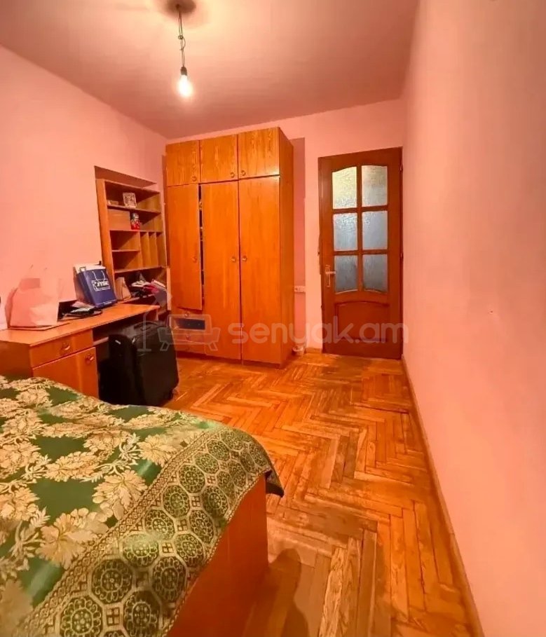 4 Սենյականոց Բնակարան Քարե Շենքում, 92քմ, 1/7 հարկ, Նորմալ Վիճակում