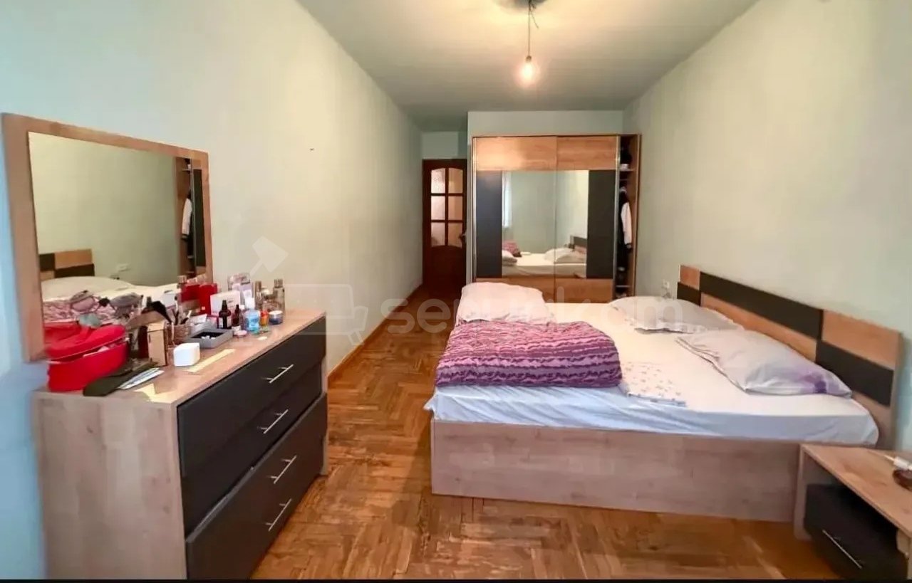 4 Սենյականոց Բնակարան Քարե Շենքում, 92քմ, 1/7 հարկ, Նորմալ Վիճակում