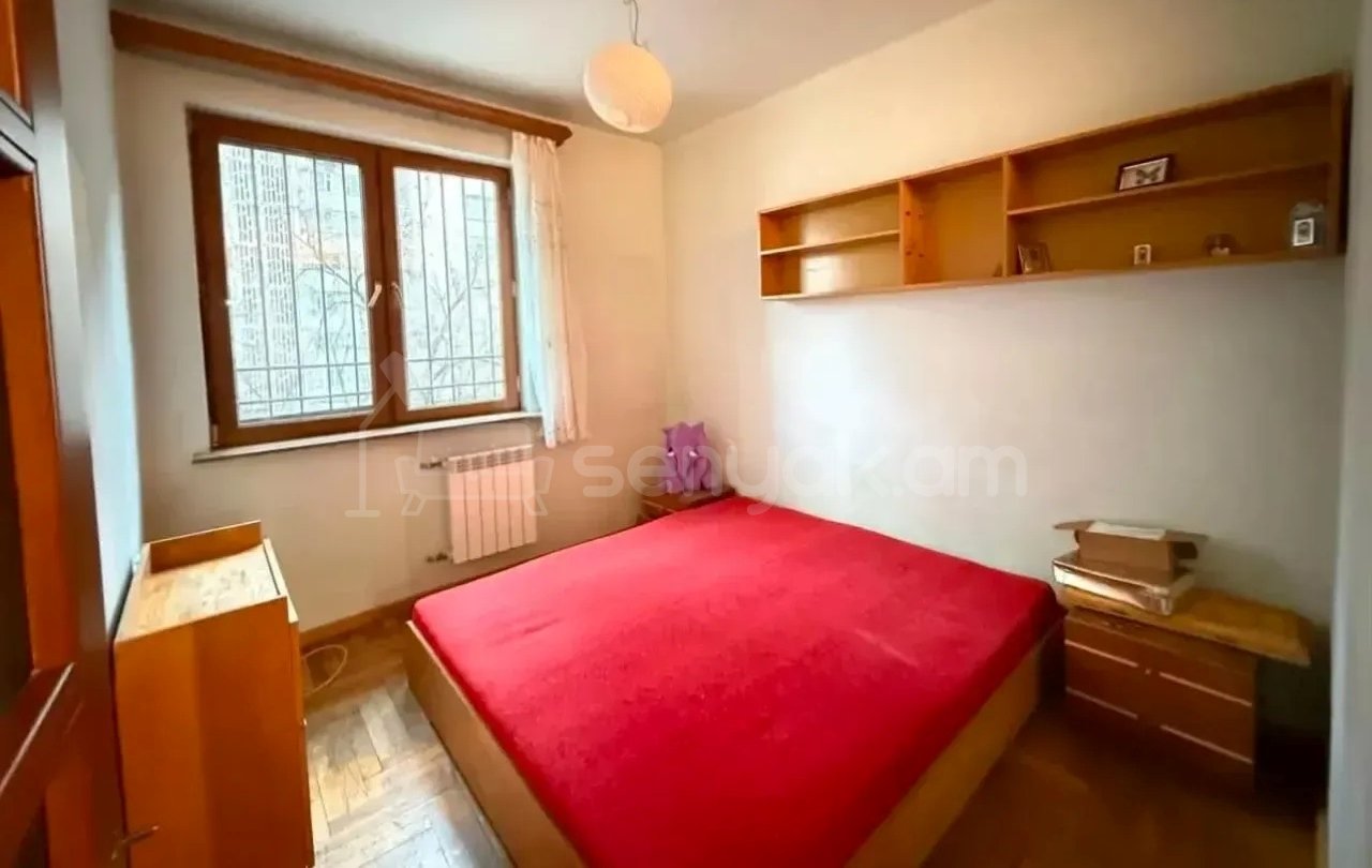 4 Սենյականոց Բնակարան Քարե Շենքում, 92քմ, 1/7 հարկ, Նորմալ Վիճակում