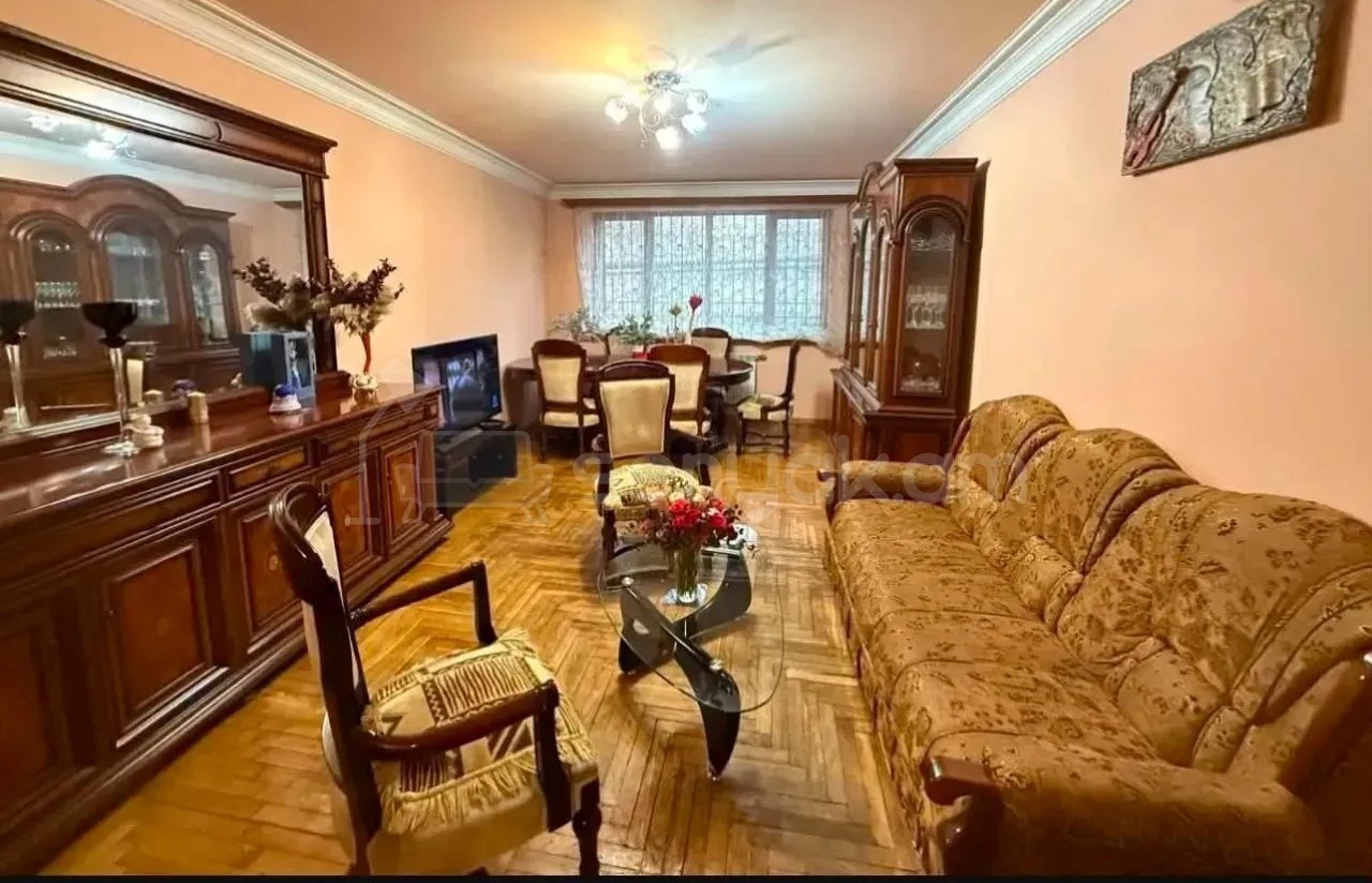 4 Սենյականոց Բնակարան Քարե Շենքում, 92քմ, 1/7 հարկ, Նորմալ Վիճակում