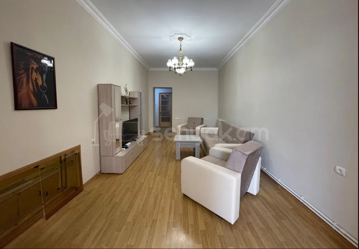 3 Սենյականոց Բնակարան Քարե Շենքում, 70քմ, 2/5 հարկ, Կապիտալ Վերանորոգված, Կահավորված
