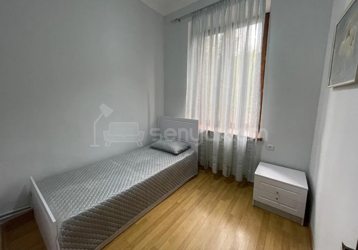 3 Սենյականոց Բնակարան Քարե Շենքում, 70քմ, 2/5 հարկ, Կապիտալ Վերանորոգված, Կահավորված
