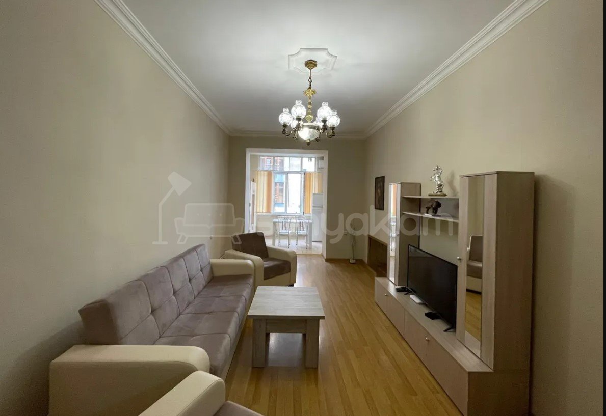 3 Սենյականոց Բնակարան Քարե Շենքում, 70քմ, 2/5 հարկ, Կապիտալ Վերանորոգված, Կահավորված