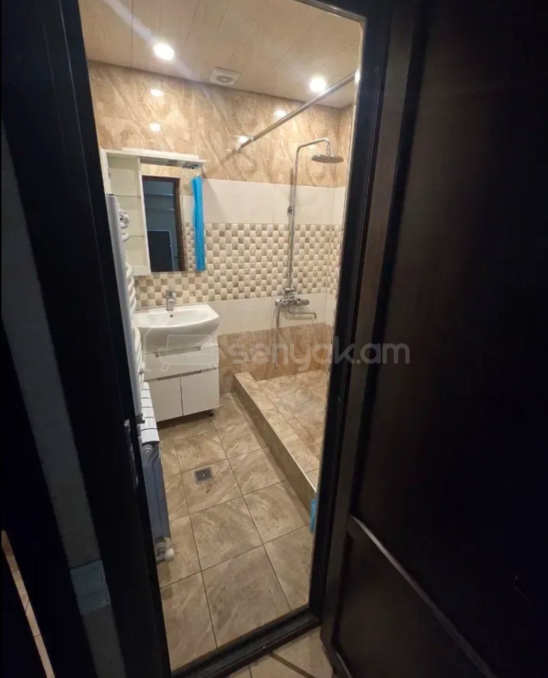 3 Սենյականոց Բնակարան Քարե Շենքում, 85քմ, 3/5 հարկ, Կապիտալ Վերանորոգված, Կահավորված, Արևկող