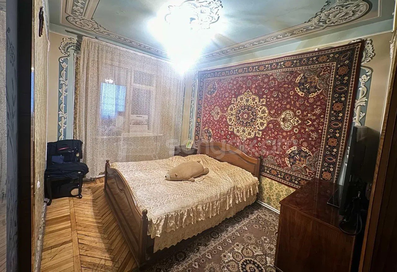 4 Սենյականոց Բնակարան Քարե Շենքում, 100քմ, 3/5 հարկ, Նորմալ Վիճակում
