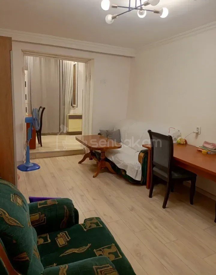 3 Սենյականոց Բնակարան Քարե Շենքում, 72քմ, 4/4 հարկ, Կապիտալ Վերանորոգված