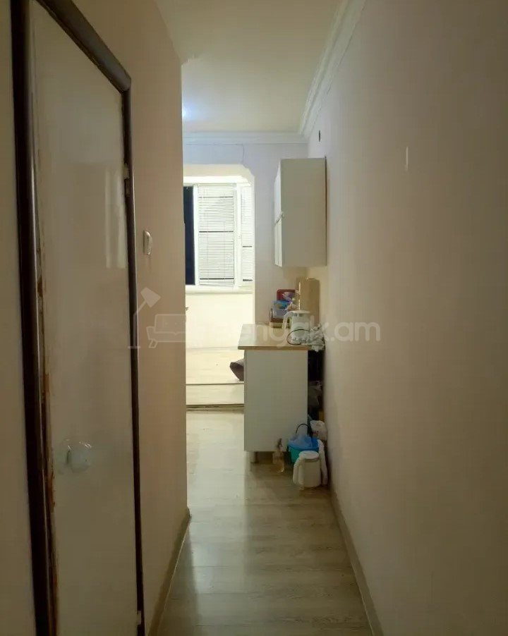 3 Սենյականոց Բնակարան Քարե Շենքում, 72քմ, 4/4 հարկ, Կապիտալ Վերանորոգված