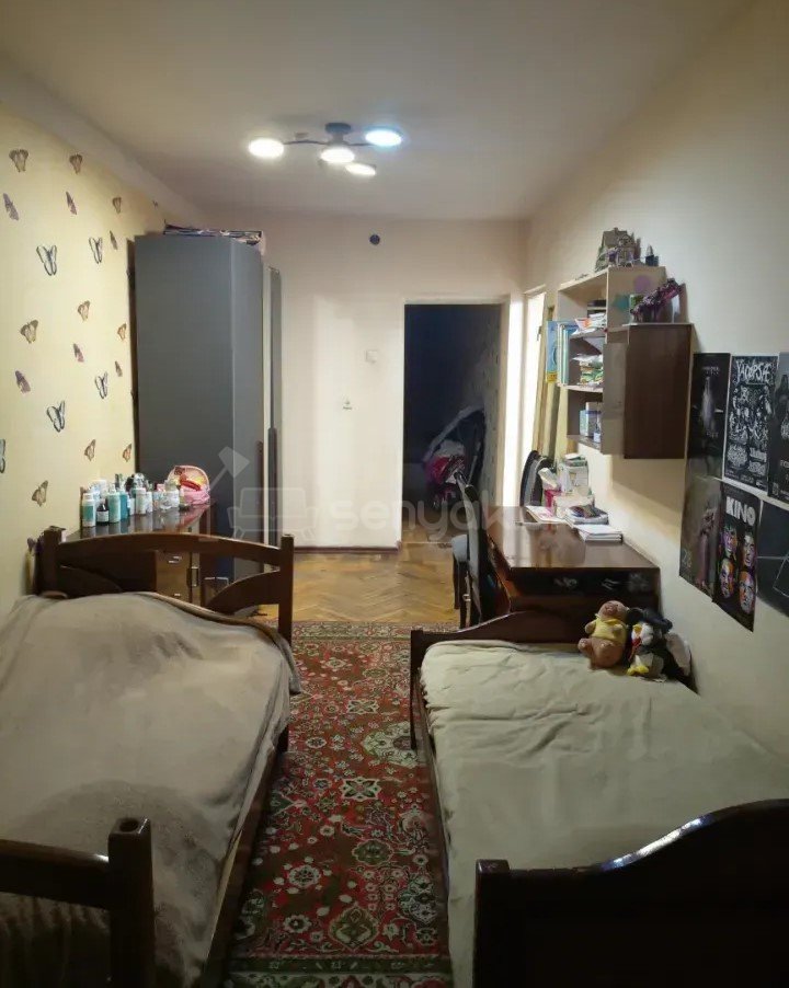 3 Սենյականոց Բնակարան Քարե Շենքում, 72քմ, 4/4 հարկ, Կապիտալ Վերանորոգված