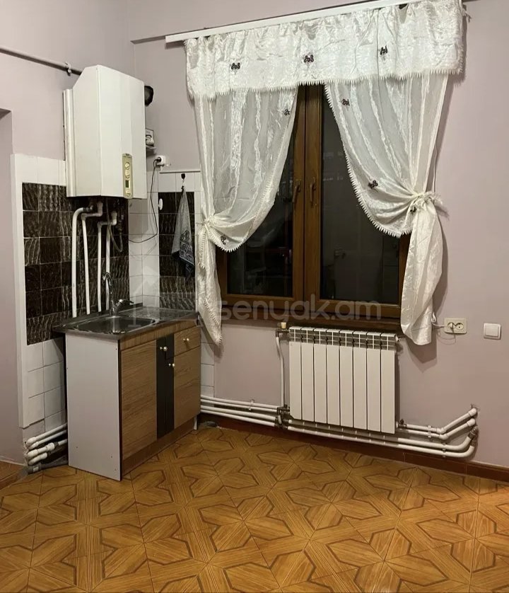2 Սենյականոց Բնակարան Քարե Շենքում, 56քմ, 2/2 հարկ, Կապիտալ Վերանորոգված, Կահավորված