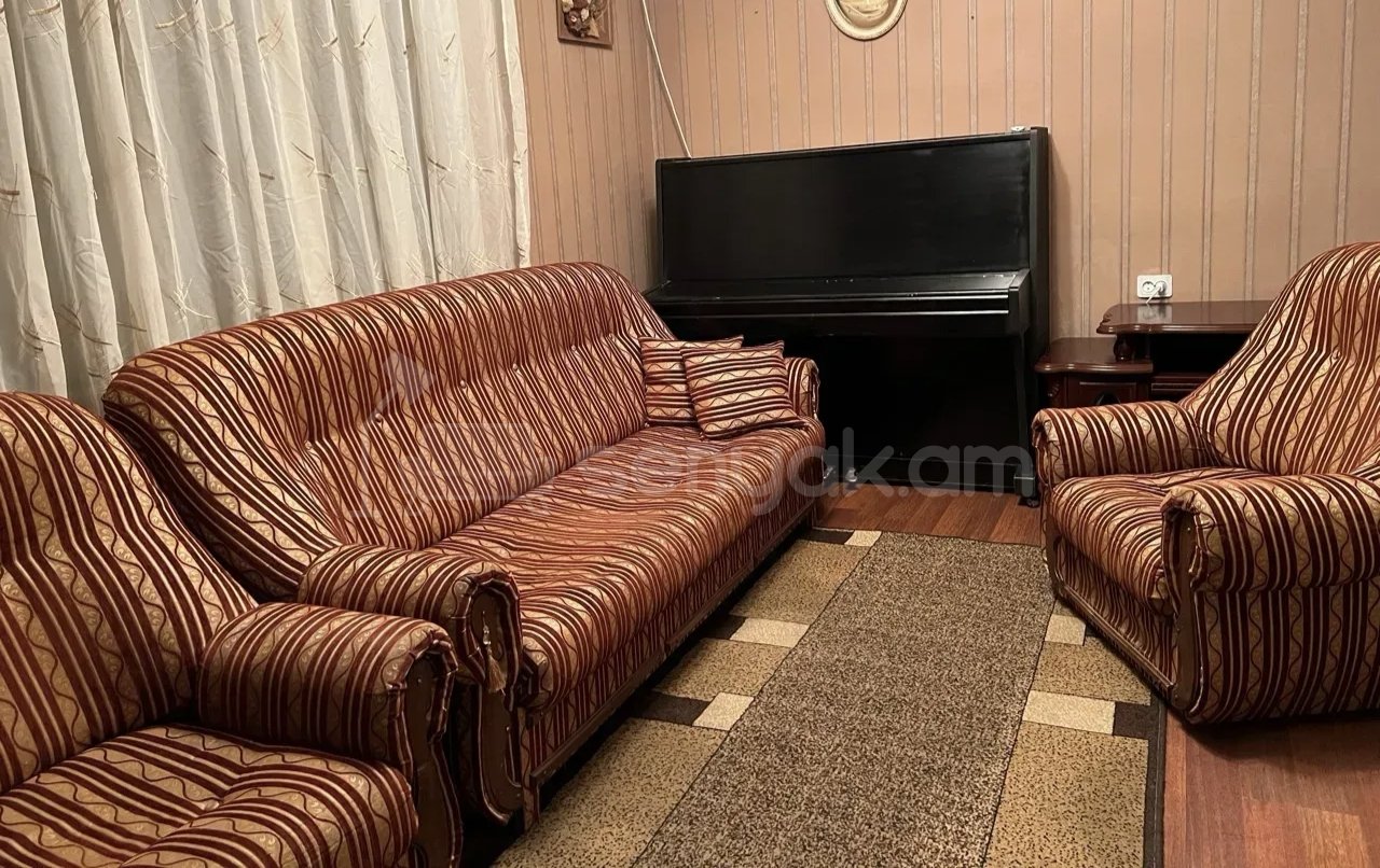 2 Սենյականոց Բնակարան Քարե Շենքում, 65քմ, 4/9 հարկ, Նորմալ Վիճակում, Կահավորված, Արևկող