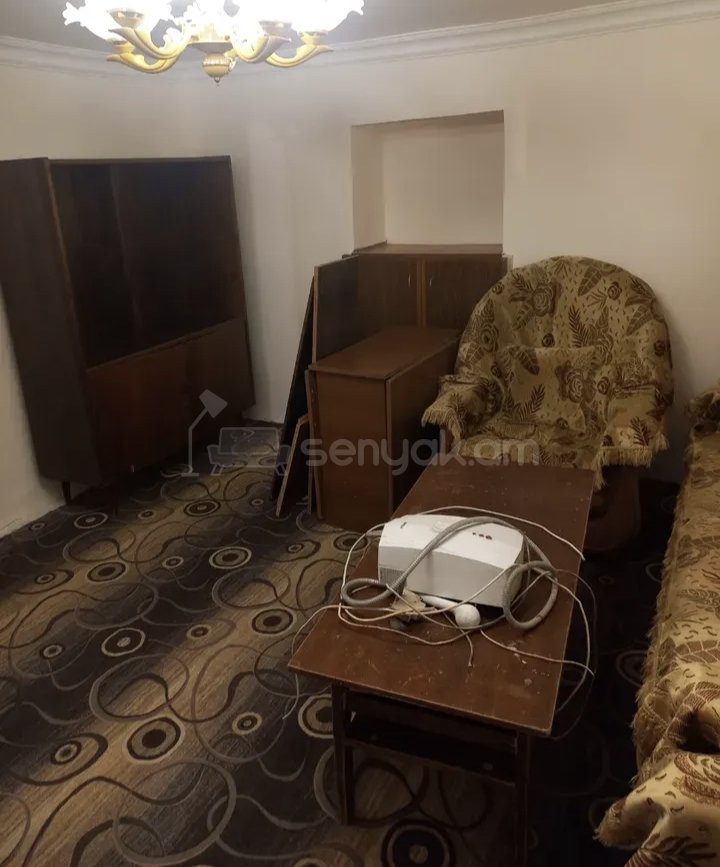 3 Սենյականոց Բնակարան Քարե Շենքում, 68քմ, 1/1 հարկ, Նորմալ Վիճակում, Կահավորված