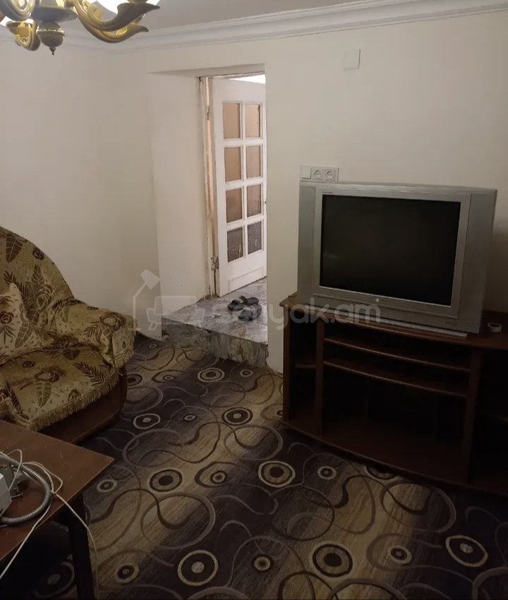 3 Սենյականոց Բնակարան Քարե Շենքում, 68քմ, 1/1 հարկ, Նորմալ Վիճակում, Կահավորված