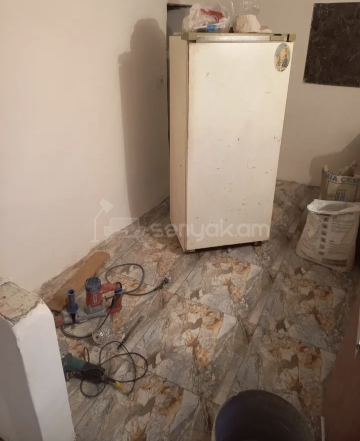 3 Սենյականոց Բնակարան Քարե Շենքում, 68քմ, 1/1 հարկ, Նորմալ Վիճակում, Կահավորված
